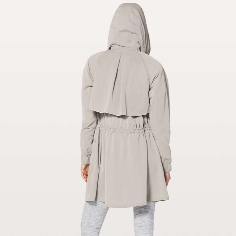 LULULEMON PACK & GLYDE JACKET SIZE 6